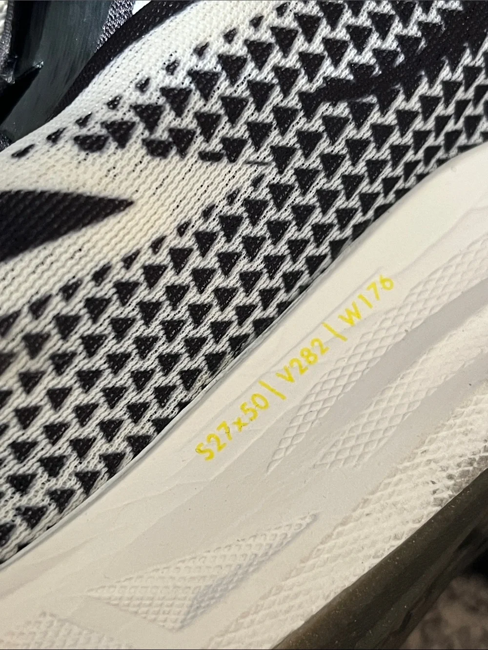 Hoka Crescendo One One unisex Middle distance running shoes W-14.5 M-13